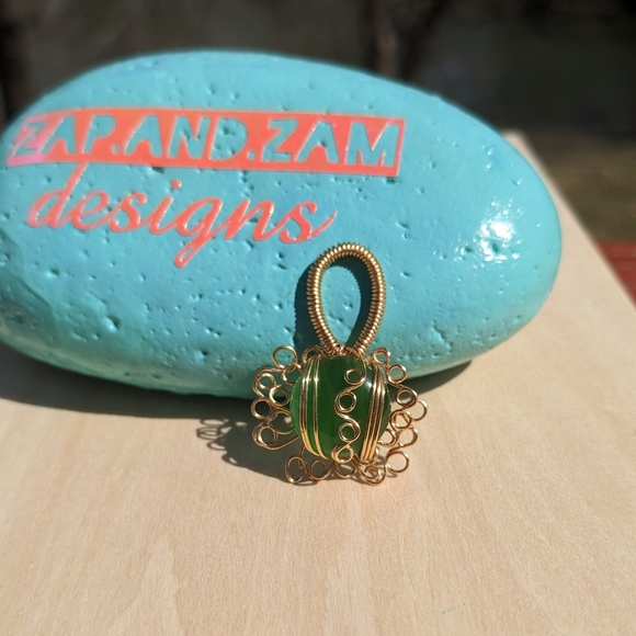Green Cat's Eye Glass Gold Wire Wrapped Pendant Artisan Beautiful Unique Fancy - Picture 3 of 12